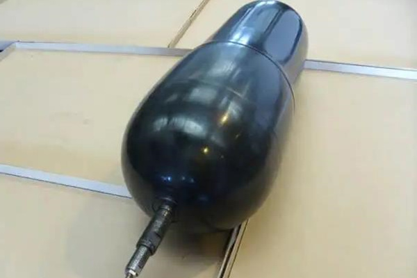 蓄能器里面的液壓油有哪些污染與危害？